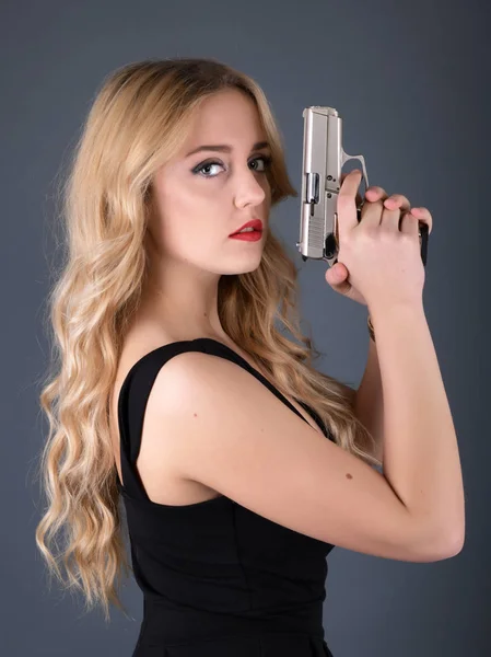 Vacker Sexig Tjej Med Pistol — Stockfoto