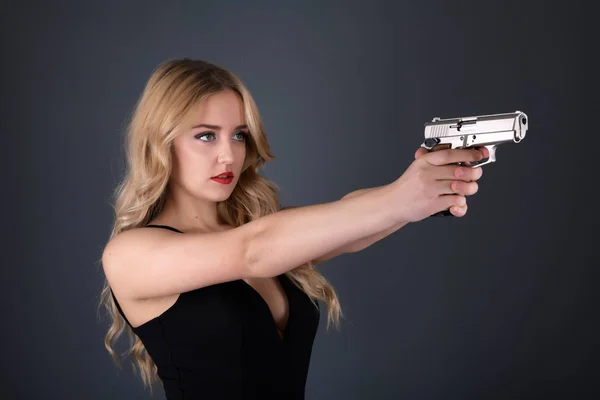 Vacker Sexig Tjej Med Pistol — Stockfoto