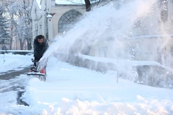 Rimozione Neve Con Spazzaneve — Foto Stock