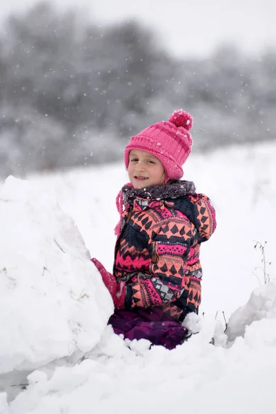 Little Girl Playing Winter Snow — Stock Photo, Image
