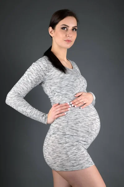 Όμορφη Έγκυος Γυναίκα Πορτρέτο Στο Στούντιο — Φωτογραφία Αρχείου