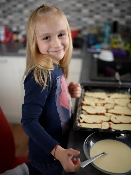 Cute Little Child Girl Having Fun Preparing Dish Kitchen — ストック写真