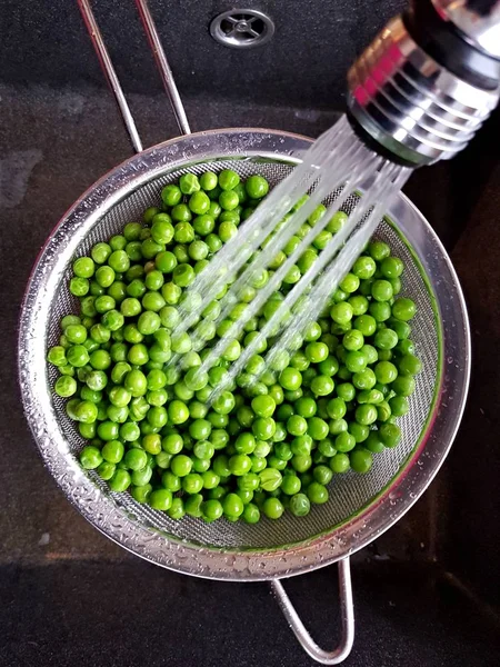 Close Green Peas Sieve — Fotografia de Stock