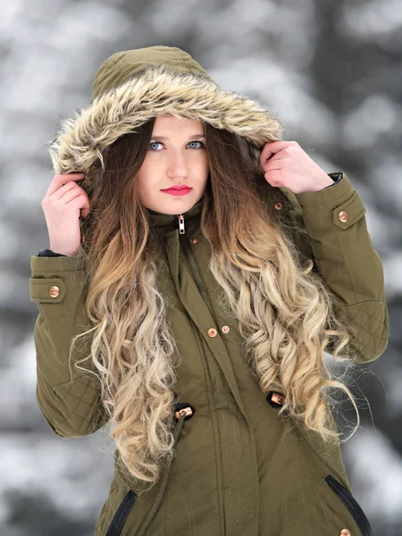 Приваблива Молода Жінка Зимовий Час Відкритому Повітрі — стокове фото
