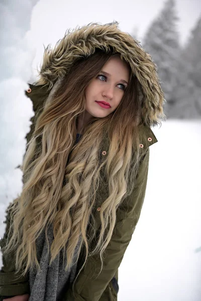 Atractiva Joven Mujer Invierno Aire Libre —  Fotos de Stock