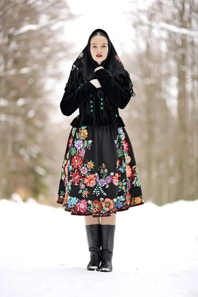 Slowaakse Folklore Vrouw Winter — Stockfoto