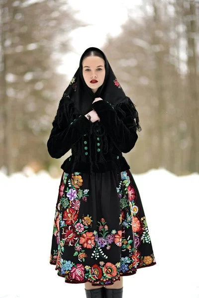 Mujer Folklore Eslovaco Invierno —  Fotos de Stock