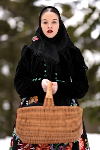Mujer Folklore Eslovaco Invierno — Foto de Stock