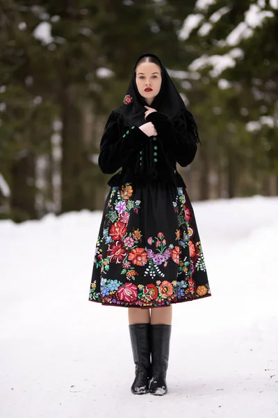 Slowakische Folklore Frau Winter — Stockfoto