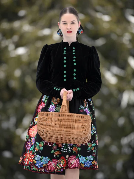 Slovakça Folklor Kadın Kışın — Stok fotoğraf