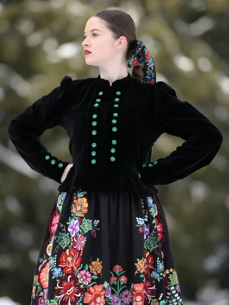 Slowaakse Folklore Vrouw Winter — Stockfoto