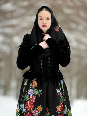 Slovakça folklor kadın kışın