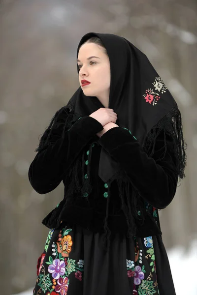 Portret Van Slowaakse Folklore Vrouw Winter — Stockfoto