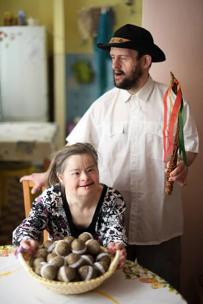 Easter Portrait Happy Couple Syndrome Home — Stock Photo, Image