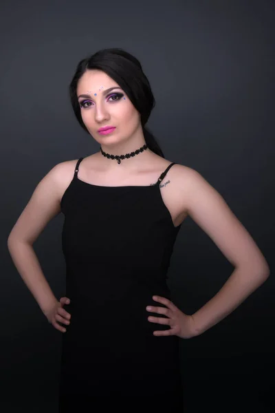 Cara Cerrada Mujer Árabe Joven Vestido Sexy Aislado Sobre Fondo —  Fotos de Stock