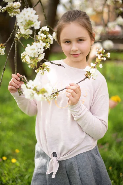 Портрет Маленької Дівчинки Відкритому Повітрі Влітку — стокове фото