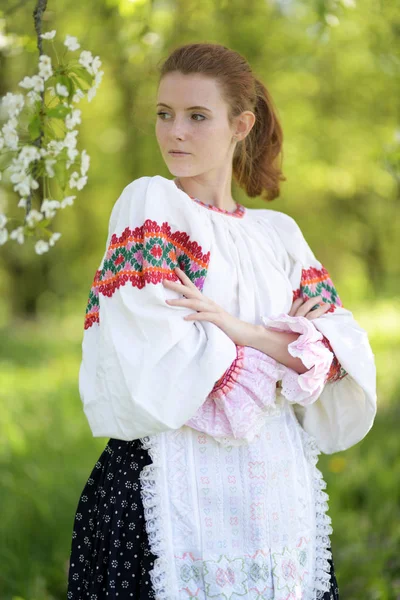 Folclore Eslovaco Traje Tradicional — Fotografia de Stock