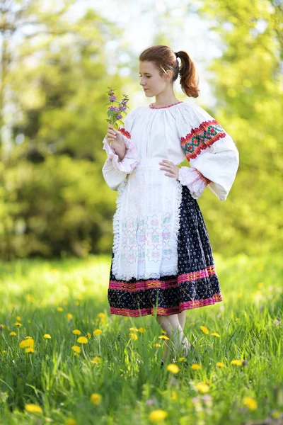 Belle Fille Robe Folklorique Slovaque — Photo