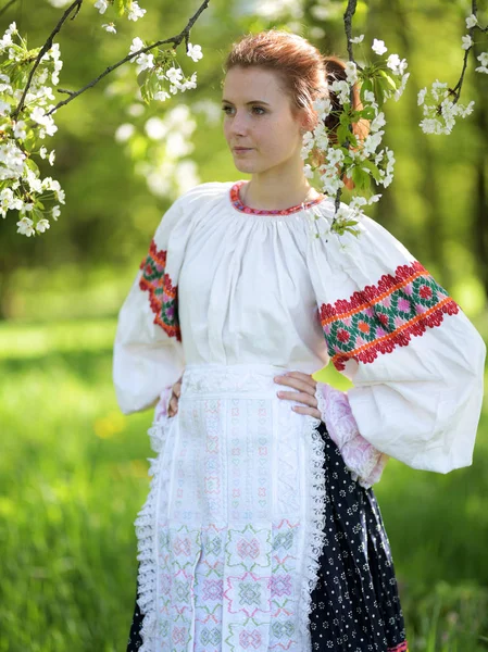 Szlovák Folklór Ruha Gyönyörű Lány — Stock Fotó