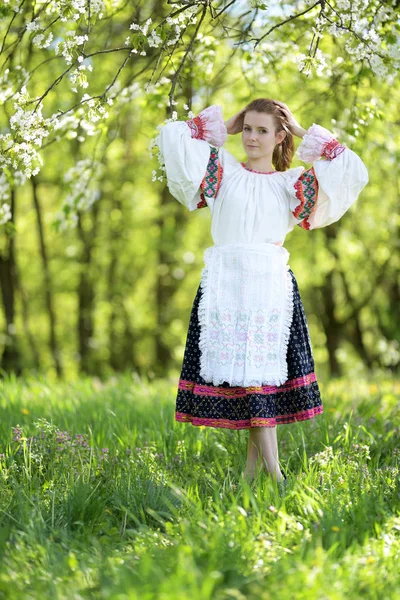 Mooi Meisje Slowaakse Folklore Jurk — Stockfoto