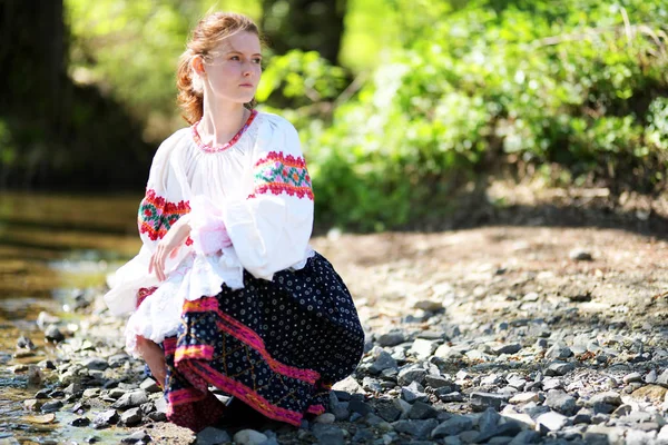 Hermosa Chica Vestido Folklore Eslovaco —  Fotos de Stock