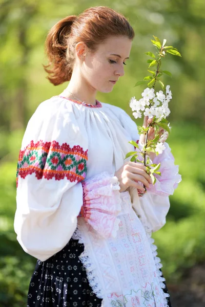 Schönes Mädchen Slowakischer Tracht — Stockfoto