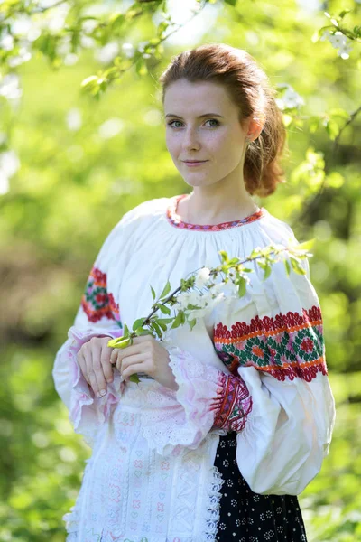 Slovakça Folklor Giysili Güzel Kız — Stok fotoğraf