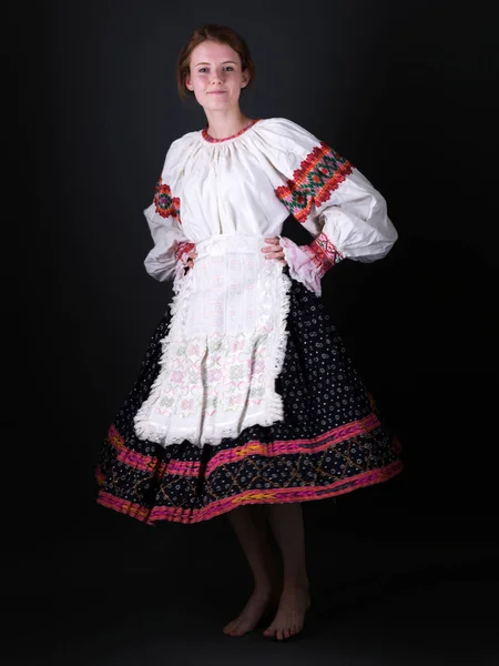 Jonge Mooie Slovak Vrouw Traditionele Jurk Slowaakse Folklore — Stockfoto