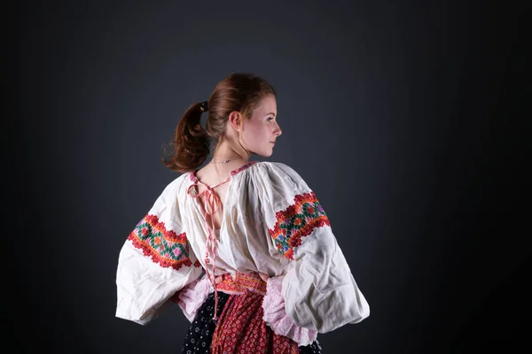 Joven Mujer Eslovaca Hermosa Vestido Tradicional Folclore Eslovaco —  Fotos de Stock