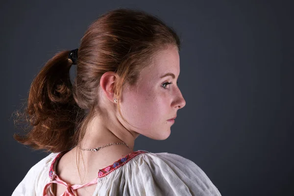 Jonge Mooie Slovak Vrouw Traditionele Jurk Slowaakse Folklore — Stockfoto