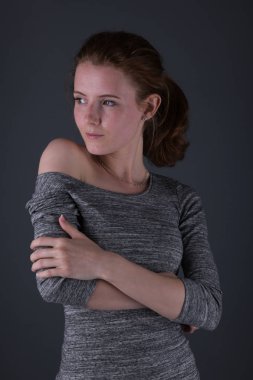 seksi genç kadın Studio스튜디오에서 섹시 한 젊은 여자