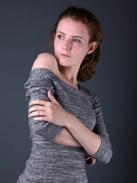 seksi genç kadın Studio스튜디오에서 섹시 한 젊은 여자