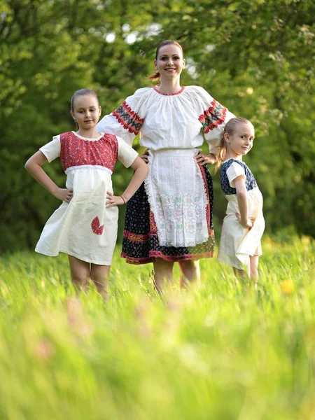 Young Family Posing Traditional Slovakian Costumes Outdoors — 图库照片
