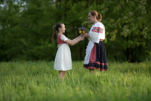 Mother Daughter Posing Traditional Slovakian Costumes Outdoors — 图库照片