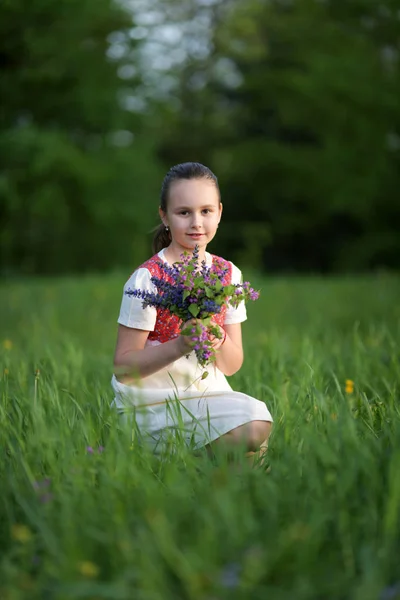 Outdoor Portrait Beautiful Girl Flowers — Fotografia de Stock