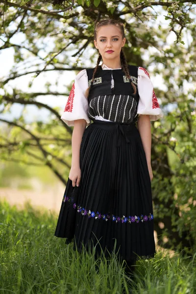 Folklorique Slovaque Costume Traditionnel — Photo