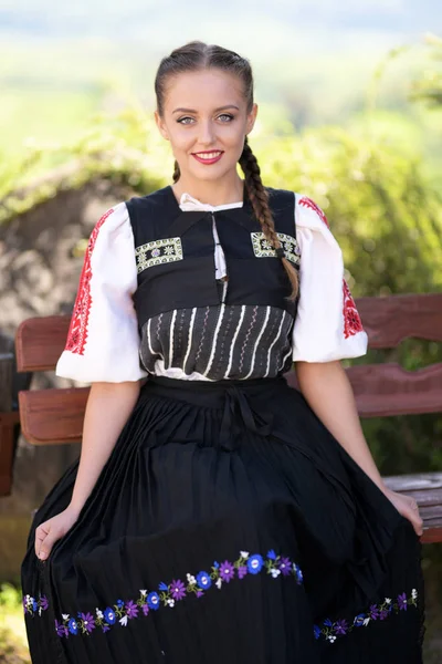 Folklorique Slovaque Costume Traditionnel — Photo