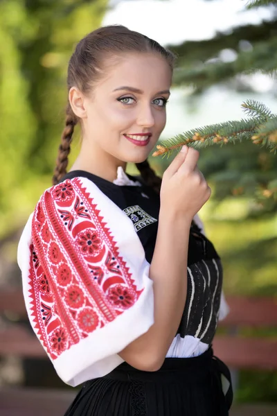 Folclore Eslovaco Traje Tradicional — Fotografia de Stock