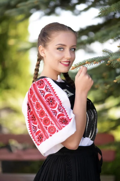 Folclore Eslovaco Traje Tradicional — Fotografia de Stock