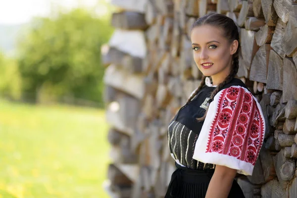 Folklorique Slovaque Costume Traditionnel — Photo