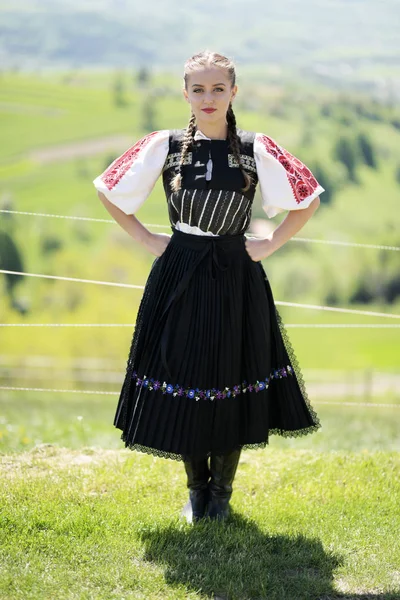 Slovakisk Folklore Traditionell Dräkt — Stockfoto
