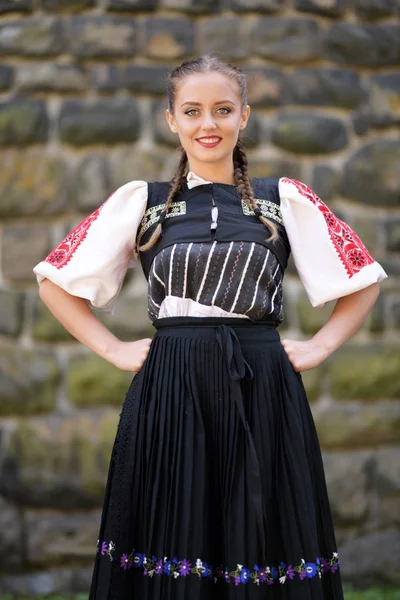 Folklorique Slovaque Costume Traditionnel — Photo