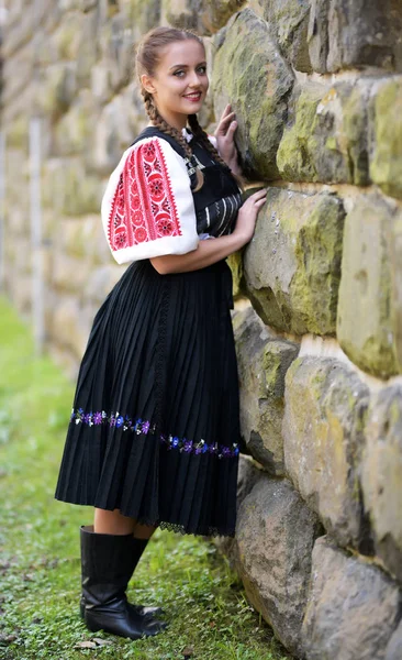 Slovakya Folkloru Geleneksel Kıyafet — Stok fotoğraf