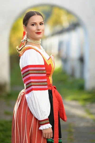 Folklore Eslovaco Chica Folklórica Eslovaca —  Fotos de Stock