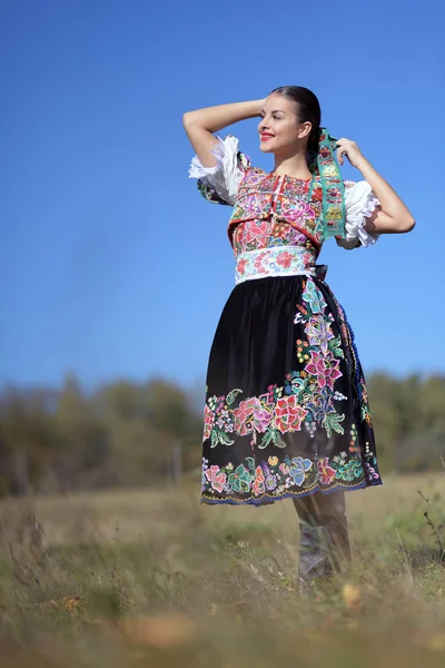 Jovem Bela Mulher Folclore Eslovaco Traje Tradicional — Fotografia de Stock