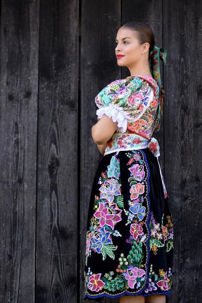 Joven Hermosa Eslovaca Folklore Mujer Traje Tradicional —  Fotos de Stock
