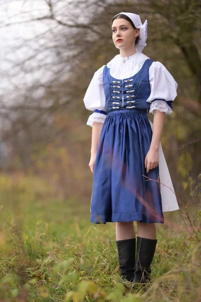 Gelukkig Mooie Jonge Vrouw Kerstman Kostuum Met Huidige Dozen — Stockfoto