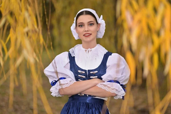 Feliz Encantadora Joven Traje Santa Claus Con Cajas Regalo — Foto de Stock