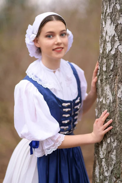 Joyeux Belle Jeune Femme Costume Père Noël Avec Des Boîtes — Photo