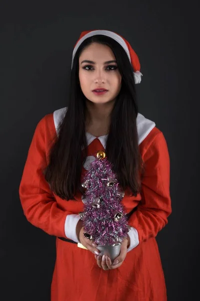 Gelukkig Mooie Jonge Vrouw Kerstman Kostuum Met Huidige Dozen — Stockfoto